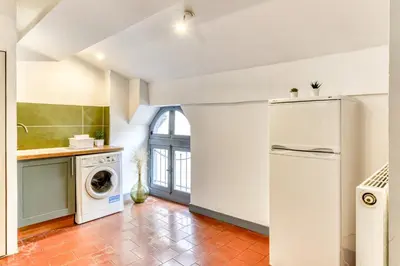 a kitchen with a white refrigerator and a washing machine at L'Escapade - Parking Gratuit - WIFI - Climatisation - Proche Cité - Tout Equipée in Carcassonne