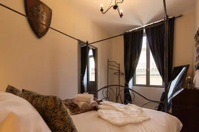 a bedroom with a bed and a large mirror at Le Secret de la Taverne - Netflix/Wifi - Chasse Aux Trésor à l'intérieur in Carcassonne