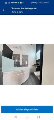 a picture of a bathroom with a bath tub at Charmant Studio Baignoire in Narbonne