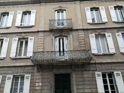 a tall building with windows and a balcony at Maison Alba La Source in Mazamet