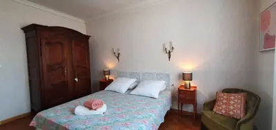 a bedroom with a bed with a pink hat on it at La casa de Margarita y Sisco, Villa avec piscine in Carcassonne
