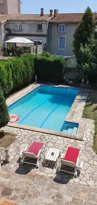 a swimming pool with two lounge chairs and a swimming pool at La casa de Margarita y Sisco, Villa avec piscine in Carcassonne