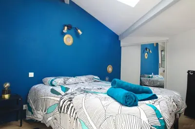 a blue bedroom with a bed with blue walls at T2 chaleureux au centre de castelnaudary in Castelnaudary