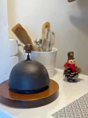 a blue object sitting on a counter next to a sink at Pavillon confort pour 2 personnes GRUISSAN in Gruissan