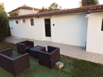 a yard with three chairs in front of a house at studio au calme wifi 600m centre ville parking privé in Castres
