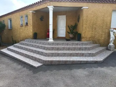 a set of stairs leading to a house at Cher Micheée et Bernard in Camplong-dʼAude