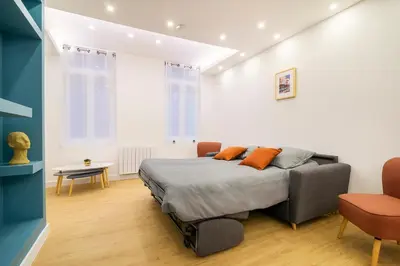 a bedroom with a bed with orange pillows on it at Superbe appartement plein centre, calme, Netflix in Mirepoix