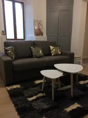 a living room with a couch and two tables at Le Montréalais in Montréal