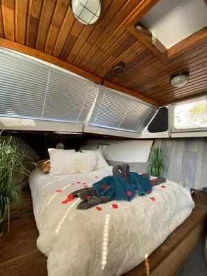 an rv bedroom with a large bed in it at Bateau Fellowship in Narbonne