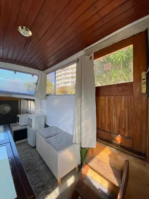 a living room with a couch and a wooden ceiling at Bateau Fellowship in Narbonne