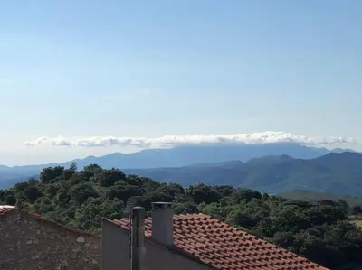 a view of the mountains from the roof of a house at Charmante maison de village avec toit terrasse in Montalba-le-Château