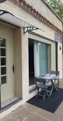 a picnic table on the porch of a house at T2 tout confort, parking gratuit, vue lac et nature in Revel