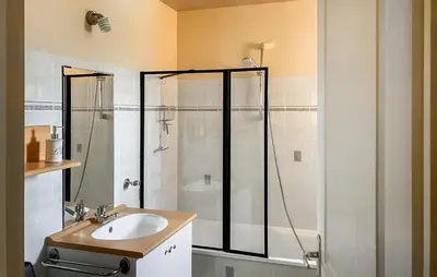 a bathroom with a sink and a shower at Stunning Home In Saint-Nazaire-D'aude in Saint-Nazaire-dʼAude