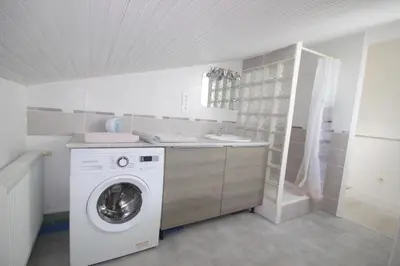 a laundry room with a washing machine and a sink at Gîte les Lauriers des orgues d'Ille - la Sybille in Ille-sur-Têt