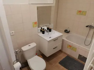 a bathroom with a toilet and a sink and a tub at Le Belfort 1 Studio lumineux quartier historique les halles in Narbonne