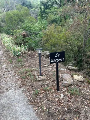 a sign on the side of a dirt road at La Bergerie in Saint-Vincent