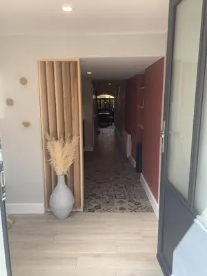 a hallway with a vase with a plant in it at Dans ma Bulle - Les Balcons de la Cité in Carcassonne