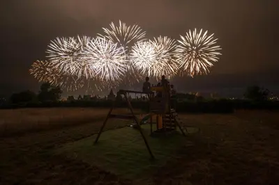 a group of people standing on a ladder watching fireworks at L'écrin de la Cité, Grand Panorama, vue unique sur les remparts de Carcassonne in Carcassonne