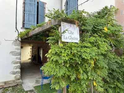 a sign for a cafe la chure with a bench at Gîte La Glycine in Dun
