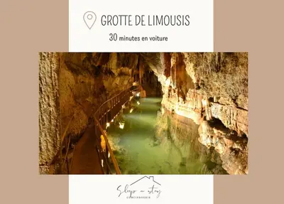 a picture of a green river in a cave at ** Superbe appartement sur le canal du midi ** in La Redorte