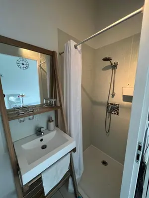 a bathroom with a sink and a shower at Studio RIQUET indépendant attenant à Villa in Capestang