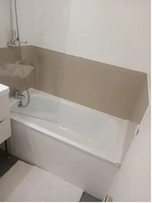a white bath tub in a bathroom with a sink at Studio Gruissan La Presqu'île 2 in Gruissan