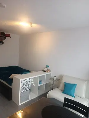 a small bedroom with a bed and a couch at Studio Gruissan La Presqu'île 2 in Gruissan