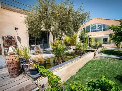 a garden in front of a building at Chambre d'Hôtes Villa Ambrosia et Spa in Narbonne