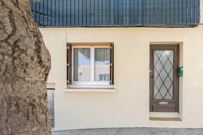 a house with a window and a door at Le Lovely Narbonnais - Balneo & Sauna in Narbonne
