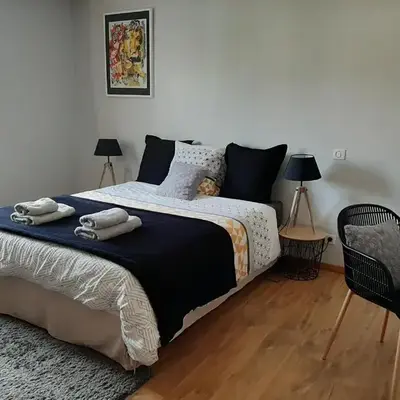 Chambre double dans maison chaleureuse et familiale