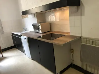 a small kitchen with a sink and a microwave at Jolie maison de village à Roquecourbe in Roquecourbe