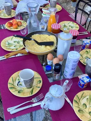 a table with plates of food on top at CheRiedel Bed & Breakfast & Art Gallery in Azillanet