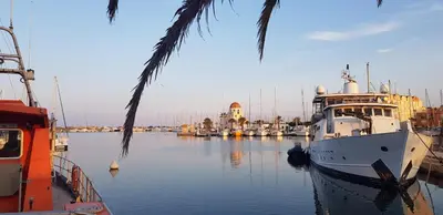 a boat is docked in a marina at Gruissan-Port-T3-2chambres-5pers-43m2-Parking-Clim-Piscine-Valerie in Gruissan