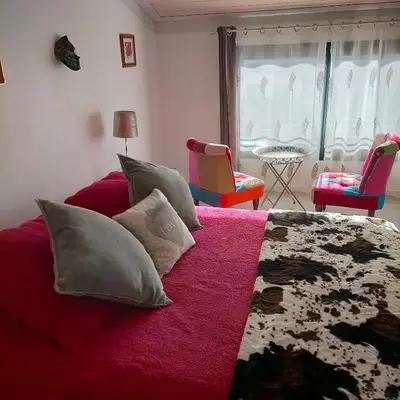 Alaric Lodge: gîte champêtre avec parking privé.