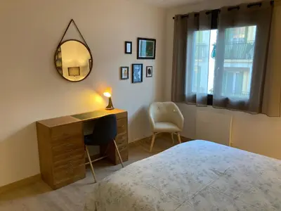 a bedroom with a desk and a mirror and a bed at Appartement en centre ville avec roof top in Port-la-Nouvelle