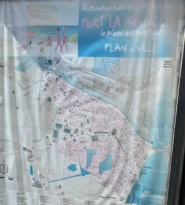 a map of los angeles on a wall at La maison de Jade Le Mabrouka in Port-la-Nouvelle