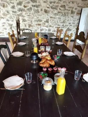 a black table with food and orange juice on it at Aur Blan - 100m canal du midi au somail - Accueil vélo & Piscine in Le Somail