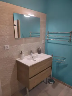 a bathroom with a sink and a mirror at Petit Rêve des Corbières in Durban-Corbières