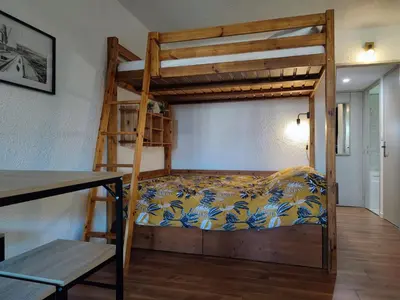 a bedroom with a bunk bed and a desk at Escale à Gruissan au coeur de la Marina in Gruissan