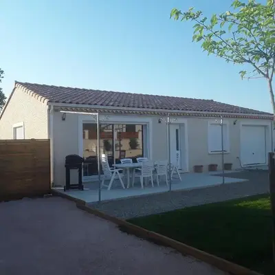 Maison individuelle neuve avec piscine