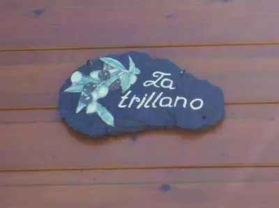 a sign on the side of a wooden wall at La trillano in Trilla