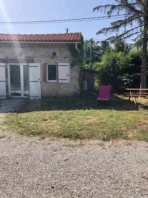 a house with a purple chair in front of it at Castres maisonnette proche du centre ville, parking et jardin in Castres