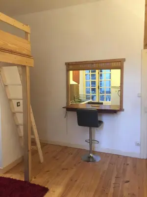 a room with a desk and a chair in front of a window at Cosy, calme et authentique au coeur de ville in Carcassonne