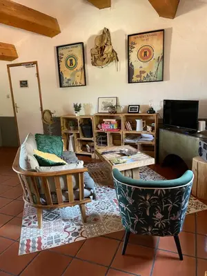 a living room with a couch and a table and chairs at Gîte XL Familles et groupes Duilhac sous Peyrepertuse in Duilhac