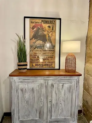 a picture on top of a wooden cabinet with a picture at Chez Luis et David in Avignonet-de-Lauragais