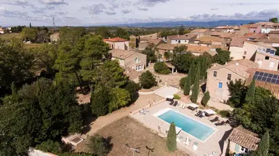 an aerial view of a house with a swimming pool at Le gite de la closerie des iris in Castelnau-dʼAude
