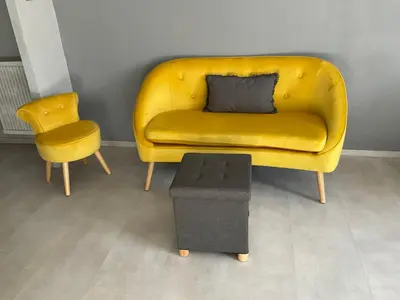 a yellow couch and a chair in a room at COLORS by Reine du Sud, proche des Grands Buffets in Narbonne