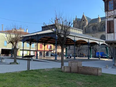 a building with a pavilion in the middle of a city at Les pieds en éventail in Lignairolles
