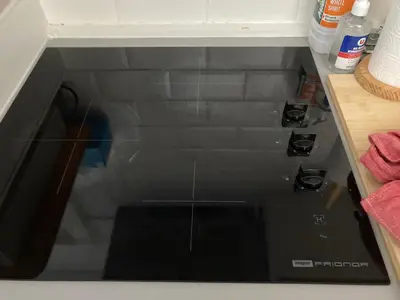 a stove top oven sitting inside of a kitchen at Le quai in Port-la-Nouvelle