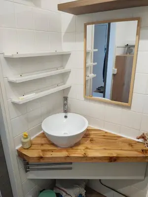 a bathroom with a sink and a mirror at Le quai in Port-la-Nouvelle